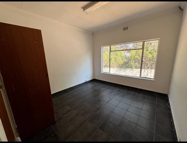 220M² WAREHOUSE TO LET IN FERNDALE